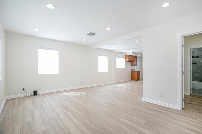 Building Photo - 10955 Burnet Ave
