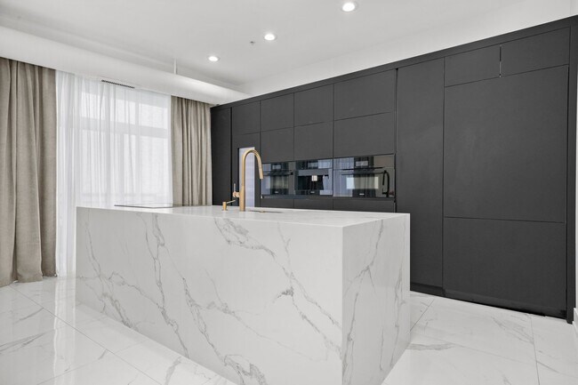 Building Photo - 450 Village Center Dr