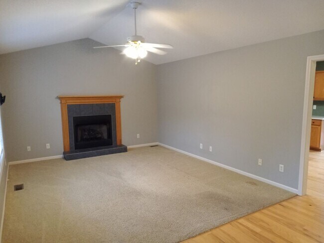 Building Photo - Gorgeous home in Weaverville available now!