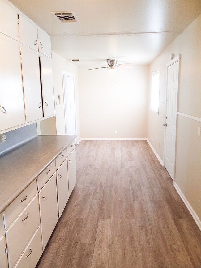 Building Photo - $0 First Month's Rent / $0 Deposit at Move-in