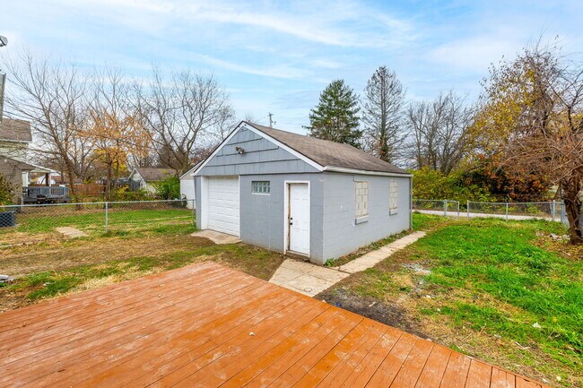 Building Photo - 2243 Safford Ave