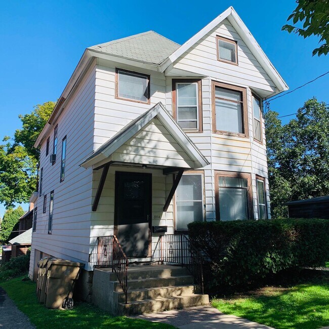 Building Photo - 2014 Kendall Ave