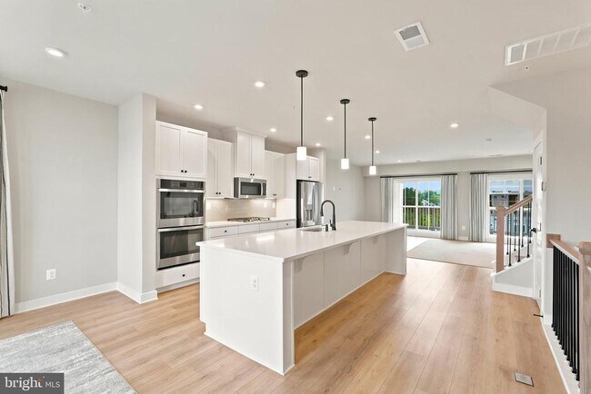 Building Photo - 8046 Williamson Blvd