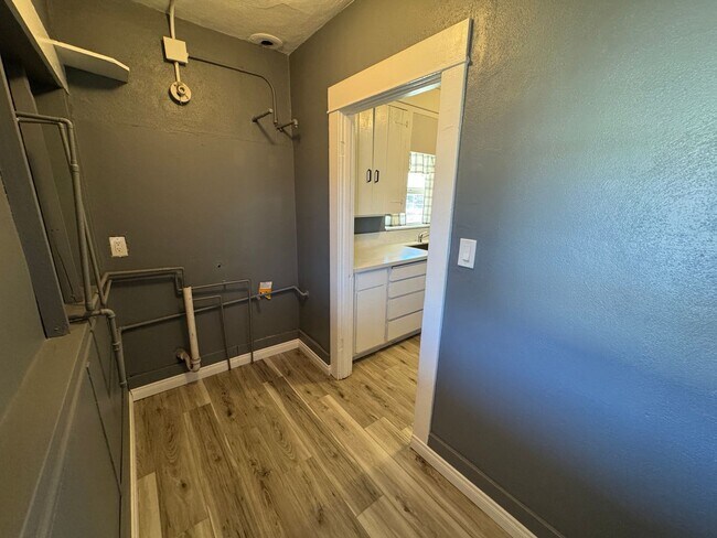 Building Photo - 3766 Teak St