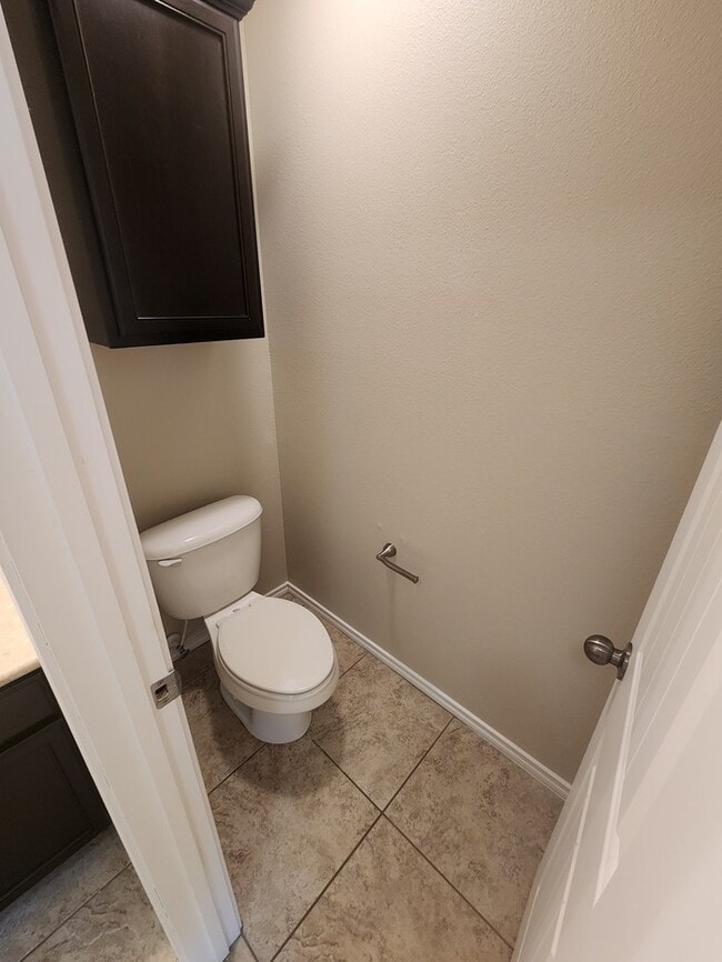 Building Photo - In Legends Park neighborhood! 3 bed 2 bath 2 car garage