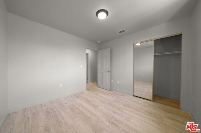 Building Photo - 236 W 84th Pl