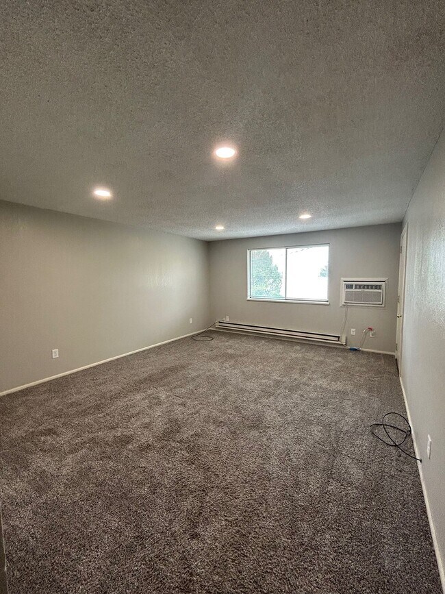 Building Photo - 2119 Marigold St