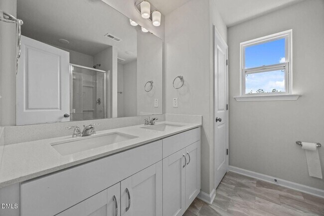 Building Photo - 200 Beacon Hl Rd