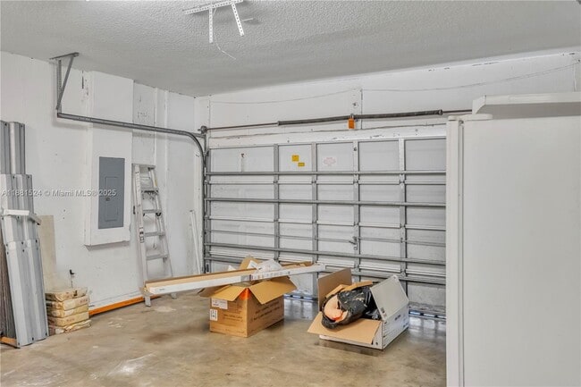 Building Photo - 865 SW 6th St