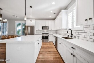 Building Photo - 3030 N 38th St