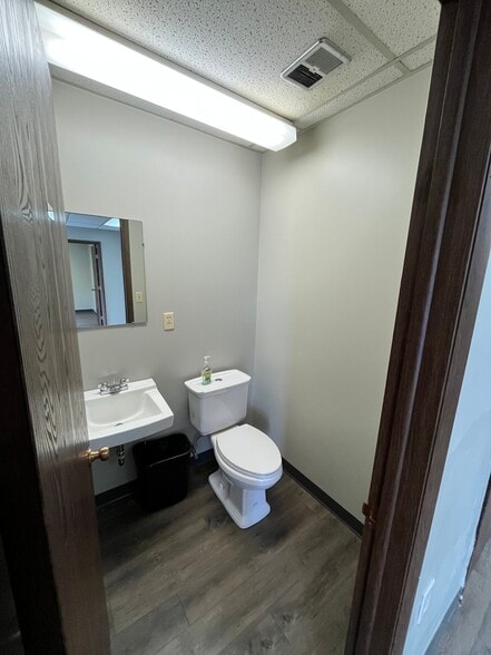 Building Photo - 1000 N 21st St