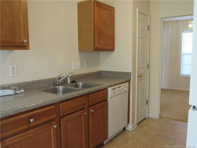 Building Photo - 304 Kingdom Estate Dr