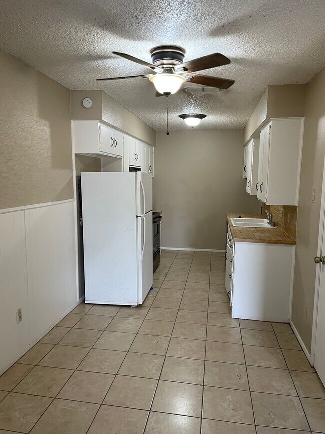 Building Photo - 7409 Waco Ave