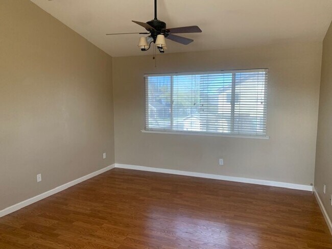Building Photo - A SUPERB AND STUNNING 4 BEDROOM HOME IN TR...