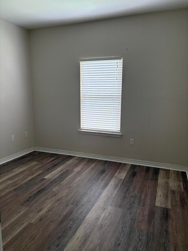 Building Photo - 214 Ladue Ave