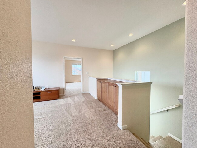 Building Photo - Spacious 4BR / 2.5BA Home in Prime Pittsburgh CA Location