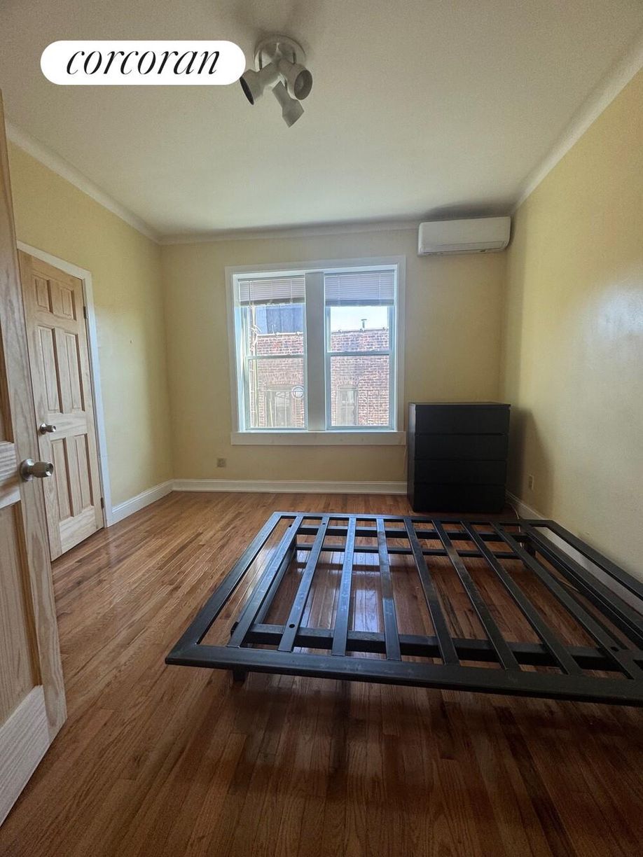 Building Photo - 741 Crown St