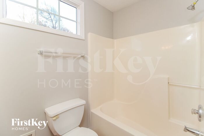 Building Photo - 2808 Lake Hill Ct