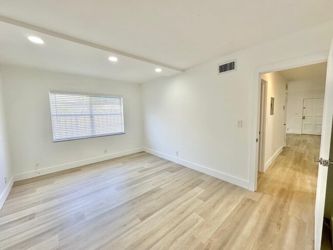 Building Photo - 1271 NW 13th St