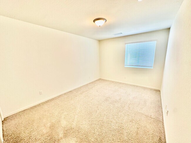 Building Photo - 6319 E Riesling Dr