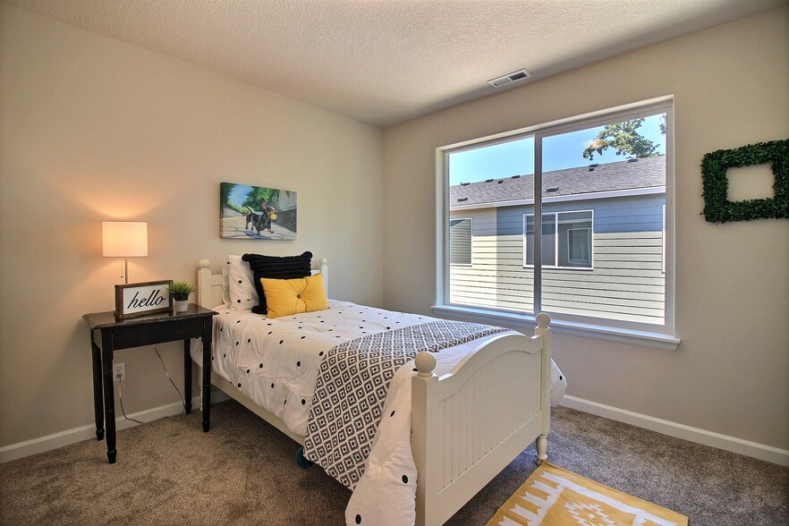 Building Photo - 16606 Southwest Barsotti Street