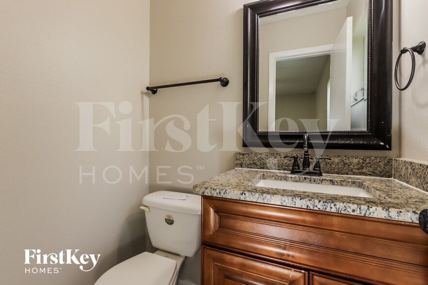 Building Photo - 3819 W Wisconsin Ave