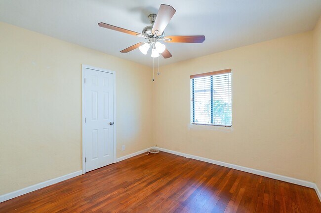 Building Photo - 2333 E Drachman St