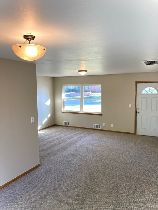 Building Photo - 612 W Matthews St