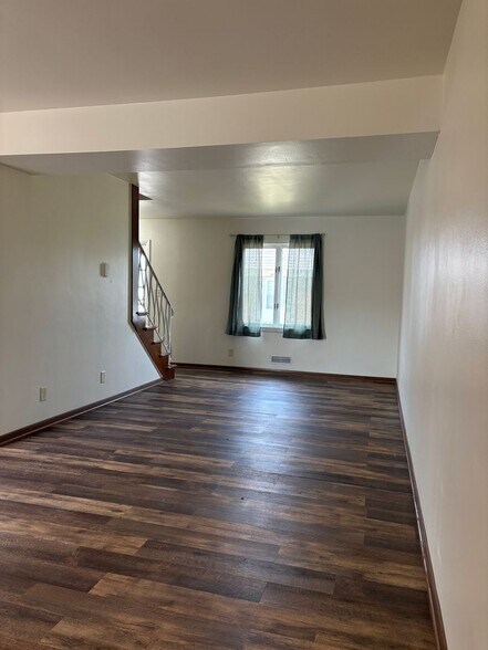Interior Photo - 4401-4415 Eastridge Dr