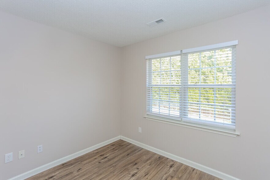 Building Photo - 12411 Cumberland Crest Dr