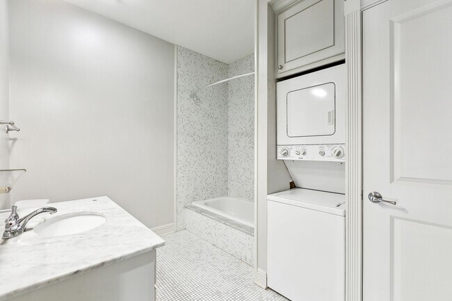 Building Photo - Perkins Palms Condominiums - 2 Bedroom Available Now