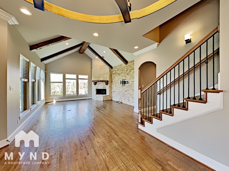 Building Photo - 10 Center Ct