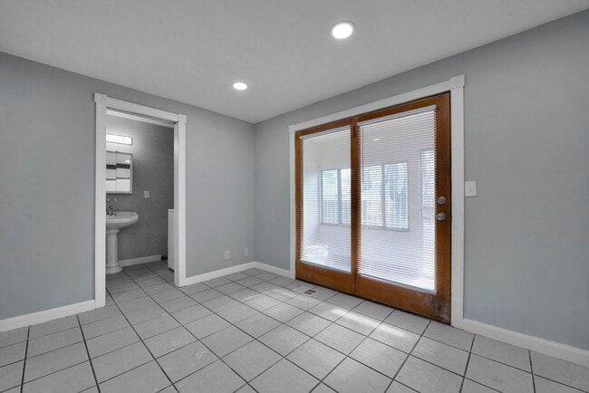 Building Photo - Charming Two-Bedroom, Two-Bath Home in Columbus’s South Side