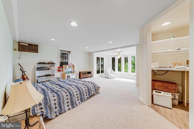 Building Photo - 6402 Ridge Dr