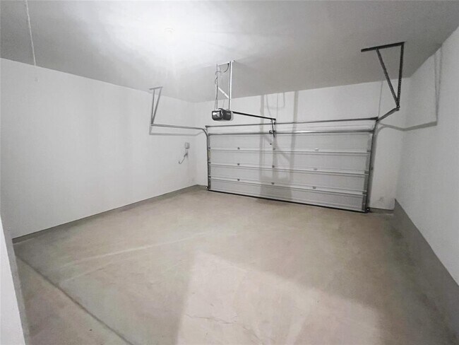 Building Photo - 247 Du Bois Ln