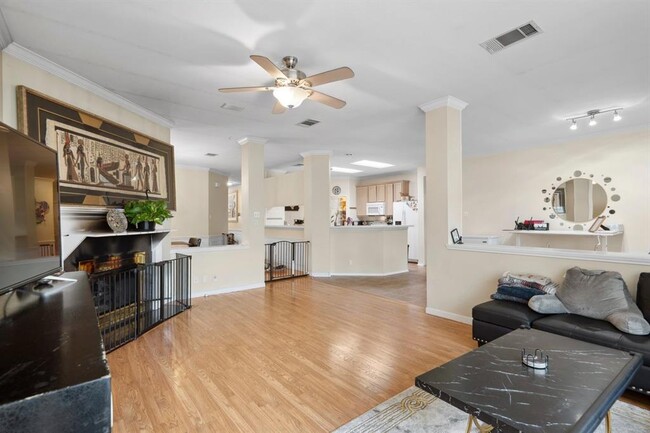 Building Photo - 8200 Edgemoor Pl