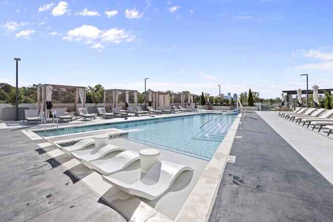 Building Photo - 2425 Peachtree Rd NE