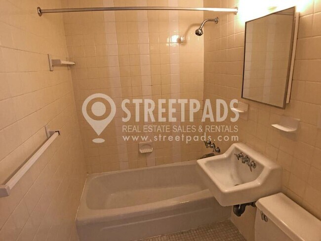 Building Photo - 1 bedroom in Boston MA 02134