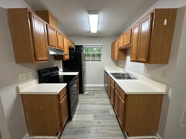 Building Photo - 2 story unit off E Park Ave avail NOW!