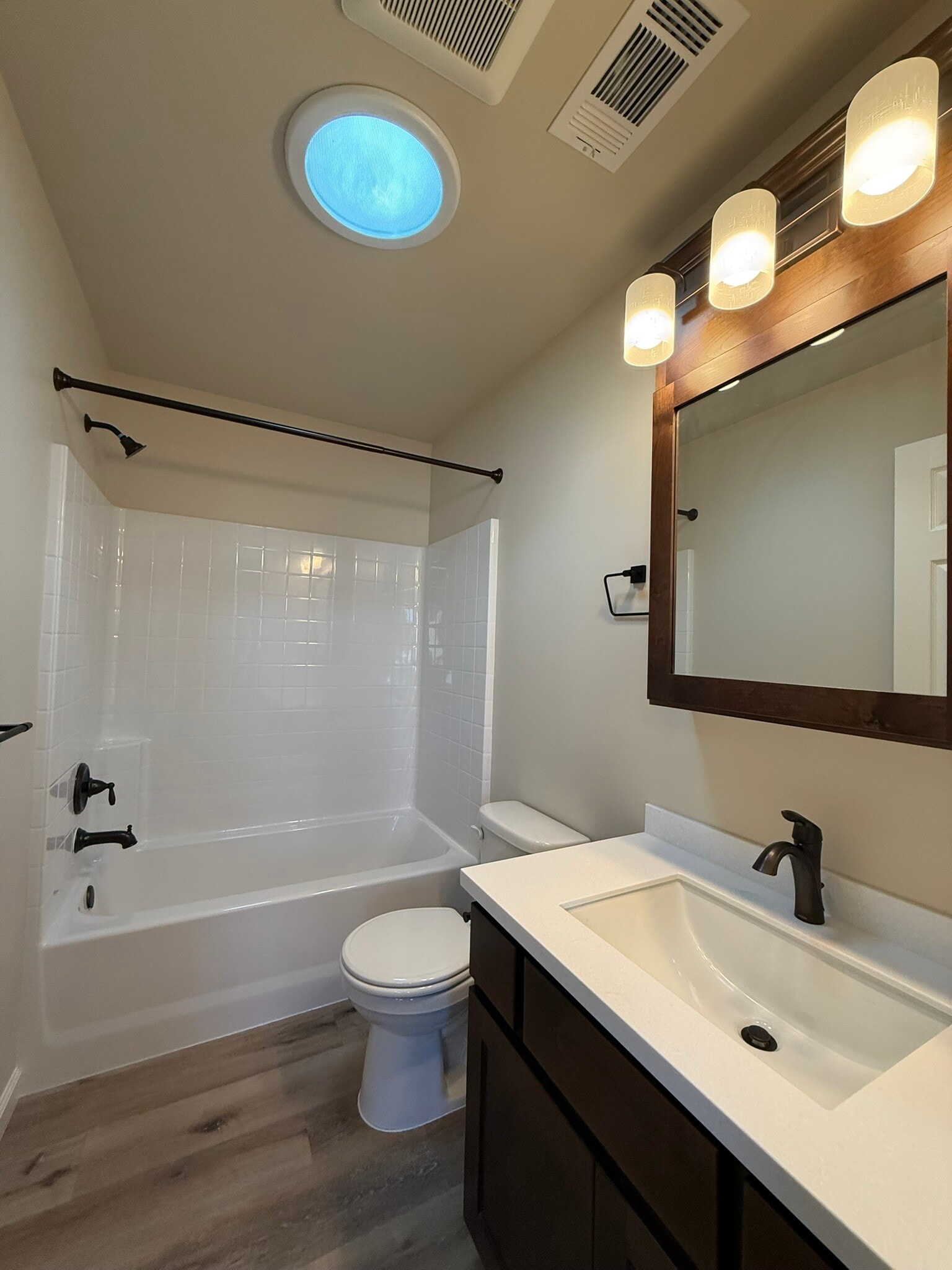 Building Photo - 1660 Ascent Pl