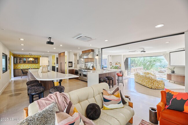 Building Photo - 4016 E Flynn Ln