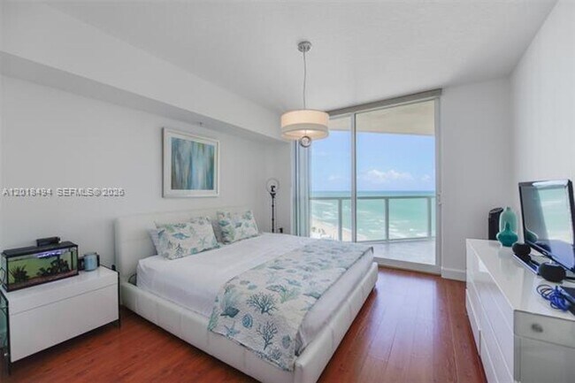 Building Photo - 16699 Collins Ave
