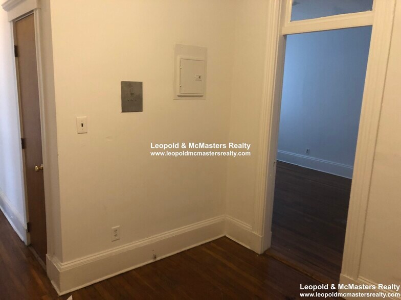 Building Photo - 144 Warren St