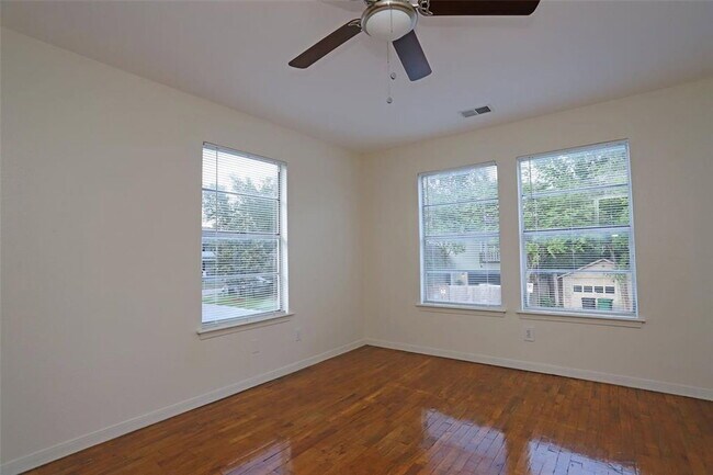 Building Photo - 701 1/2 Highland Street