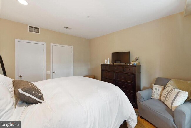 Building Photo - 934 N 3rd St