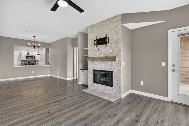 Building Photo - Updated 3BD/3BA Townhome: Quartz Counters, Full Basement Suite/Home Theater, Central A/C