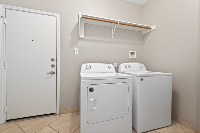 Building Photo - 65 Scarlet Woods Ct