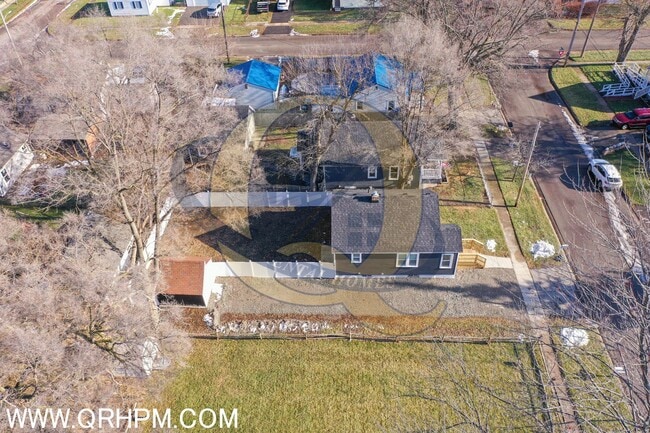 Building Photo - Available Now in Burton!!!