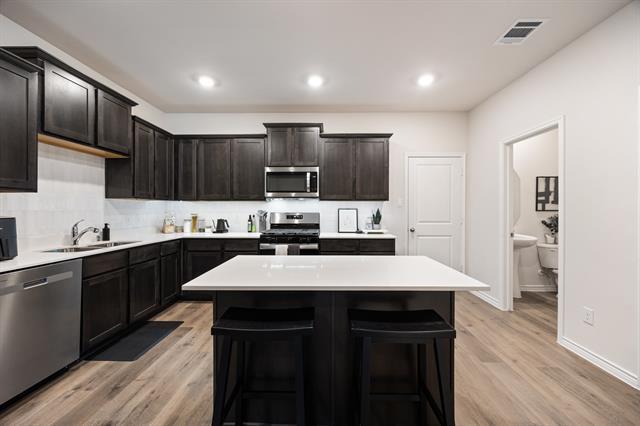 Building Photo - 2016 Saddle Wy