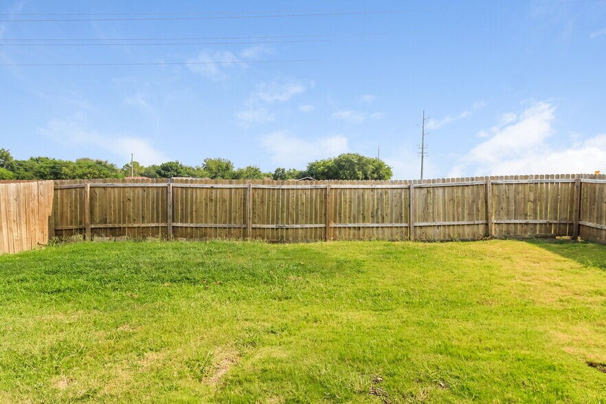 Building Photo - 900 Princewood DR
